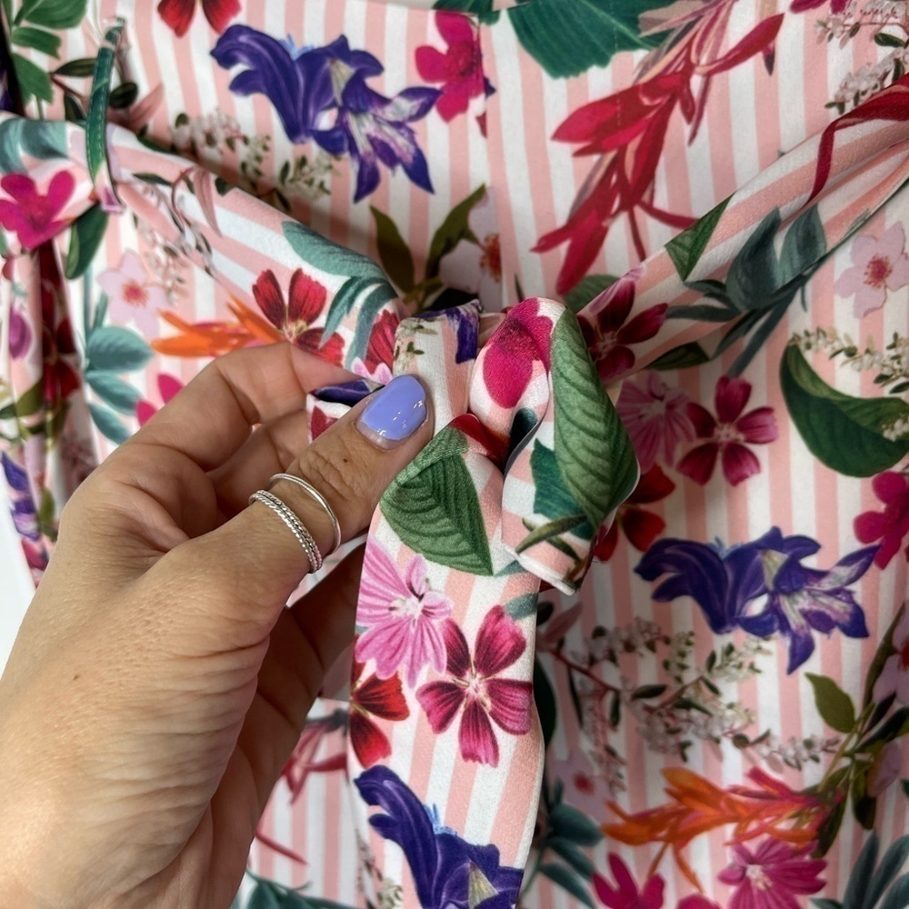 Gianni & Bini Striped Floral Wide Leg Belted Pants | Size 8 - Picture 9 of 13